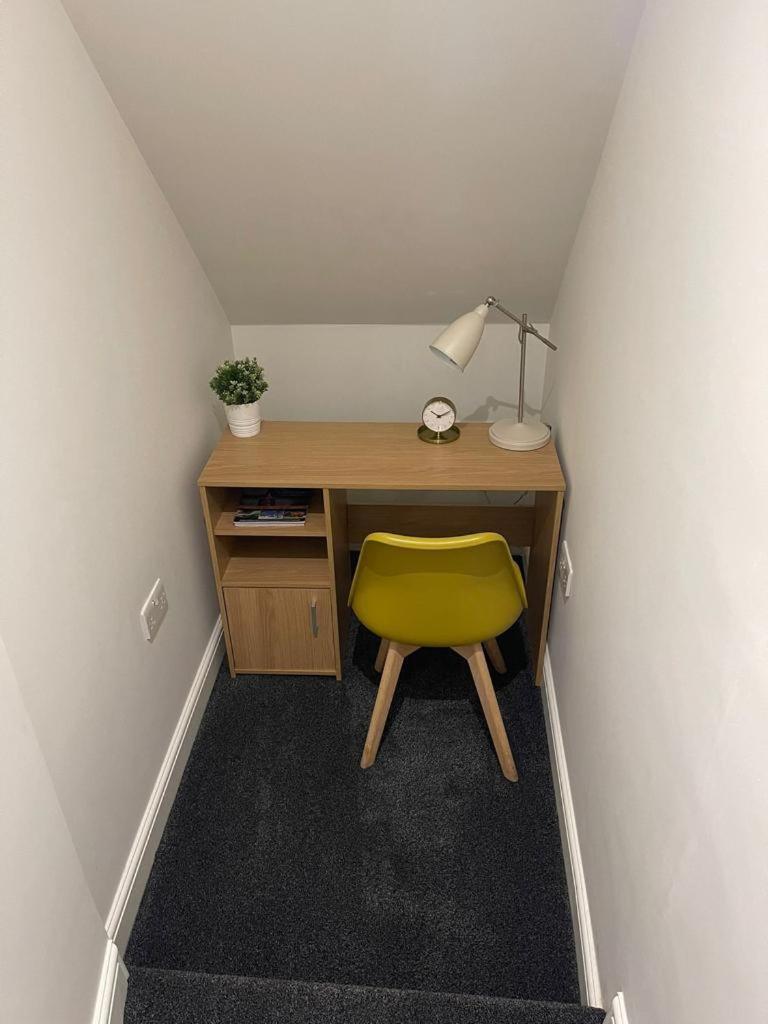 Two Bedroom Apartment - ลอนดอน ภายนอก รูปภาพ