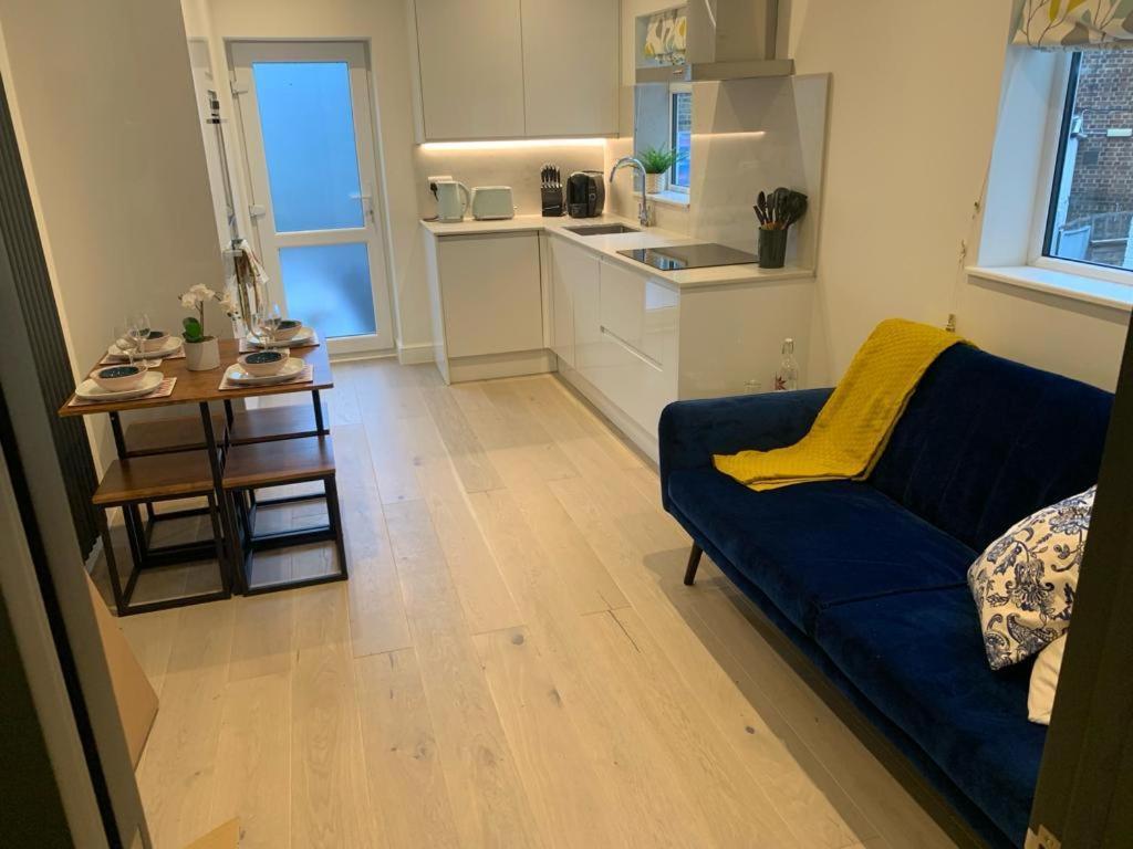 Two Bedroom Apartment - ลอนดอน ภายนอก รูปภาพ